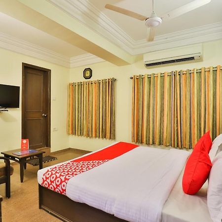 Oyo 17117 Hotel Rainbow Vadodara Esterno foto