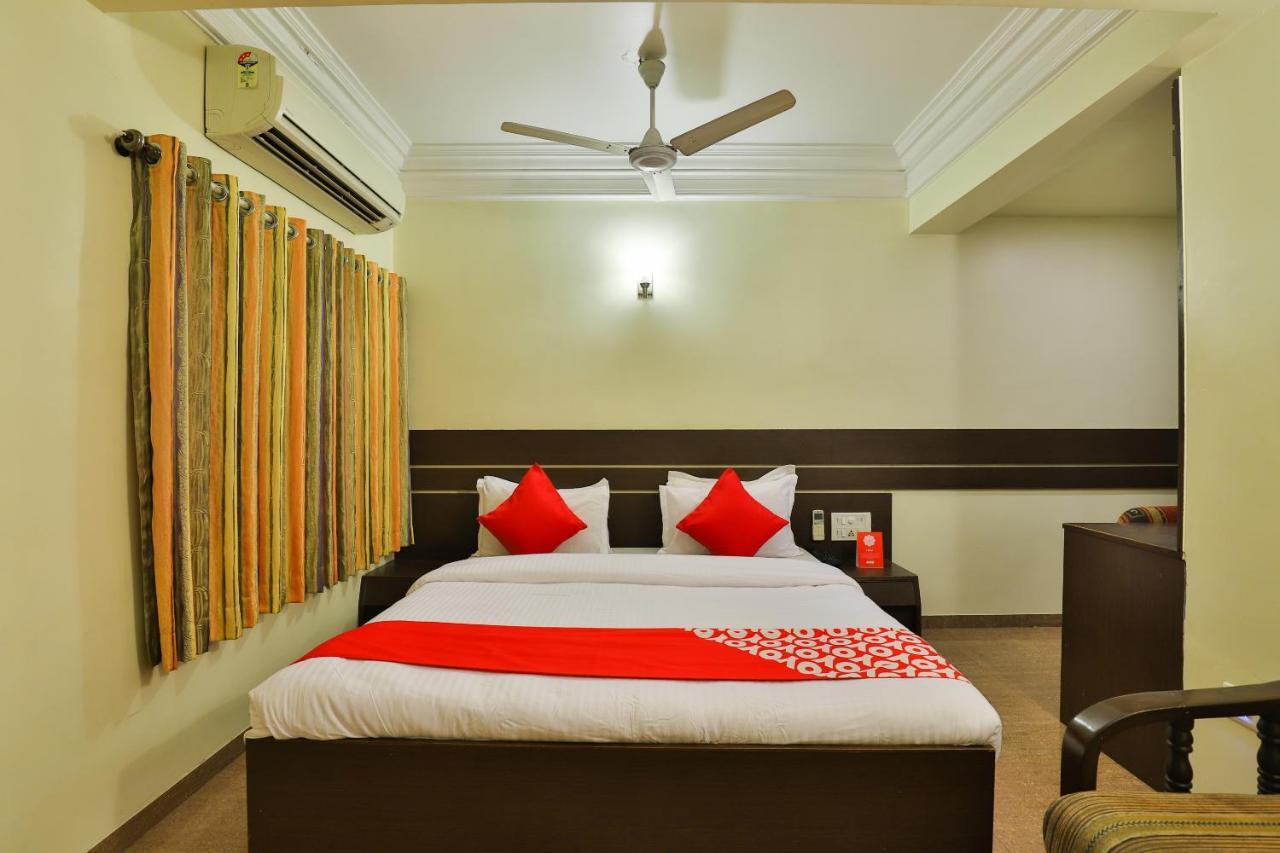 Oyo 17117 Hotel Rainbow Vadodara Esterno foto