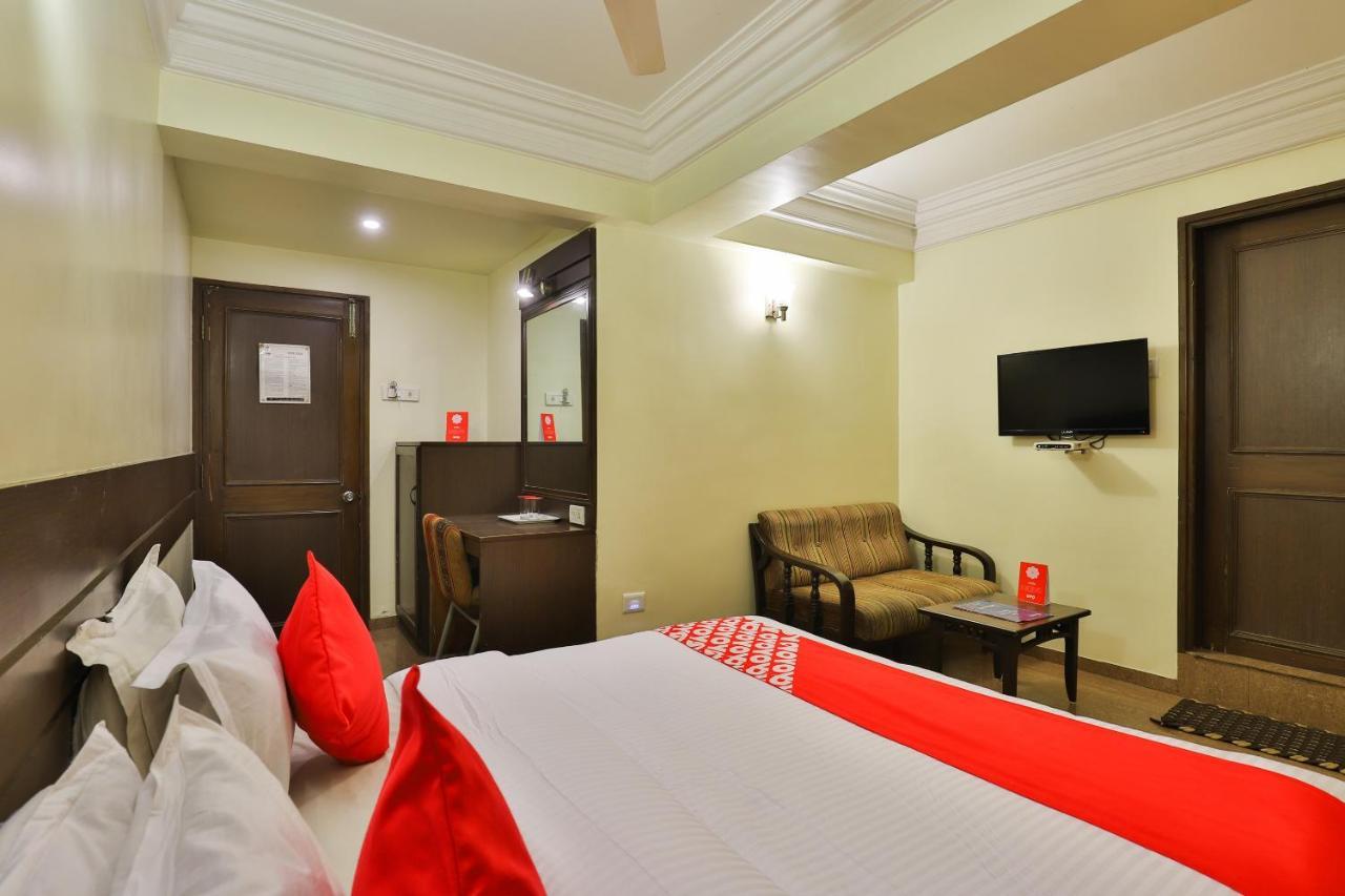 Oyo 17117 Hotel Rainbow Vadodara Esterno foto