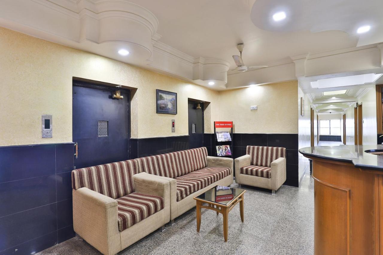 Oyo 17117 Hotel Rainbow Vadodara Esterno foto