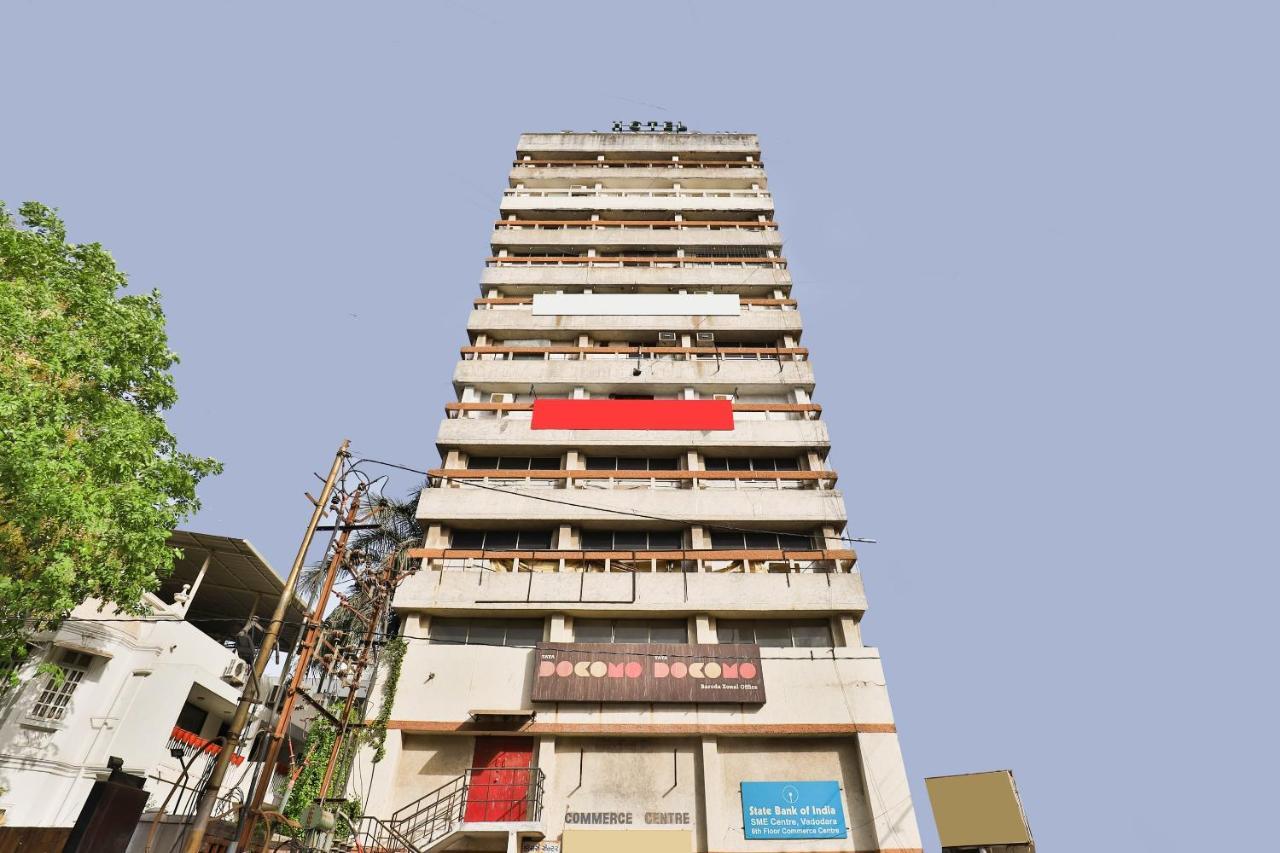 Oyo 17117 Hotel Rainbow Vadodara Esterno foto