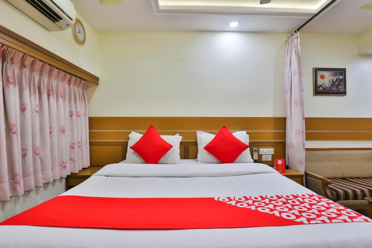 Oyo 17117 Hotel Rainbow Vadodara Esterno foto