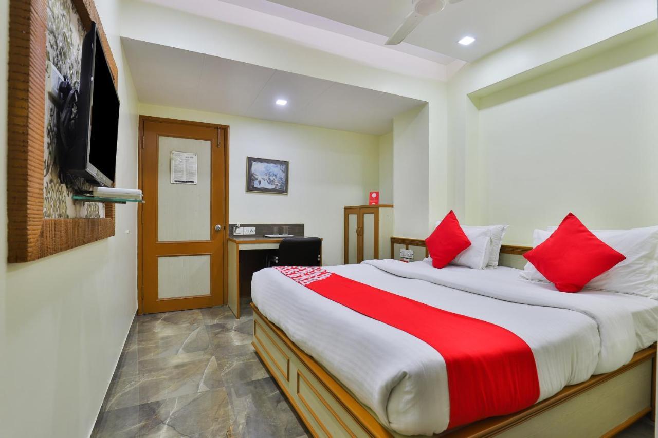 Oyo 17117 Hotel Rainbow Vadodara Esterno foto