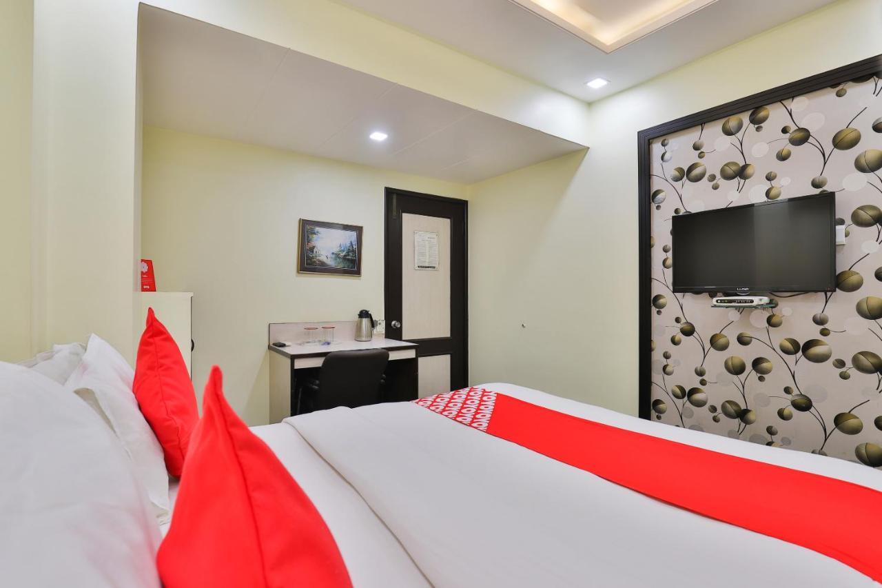 Oyo 17117 Hotel Rainbow Vadodara Esterno foto