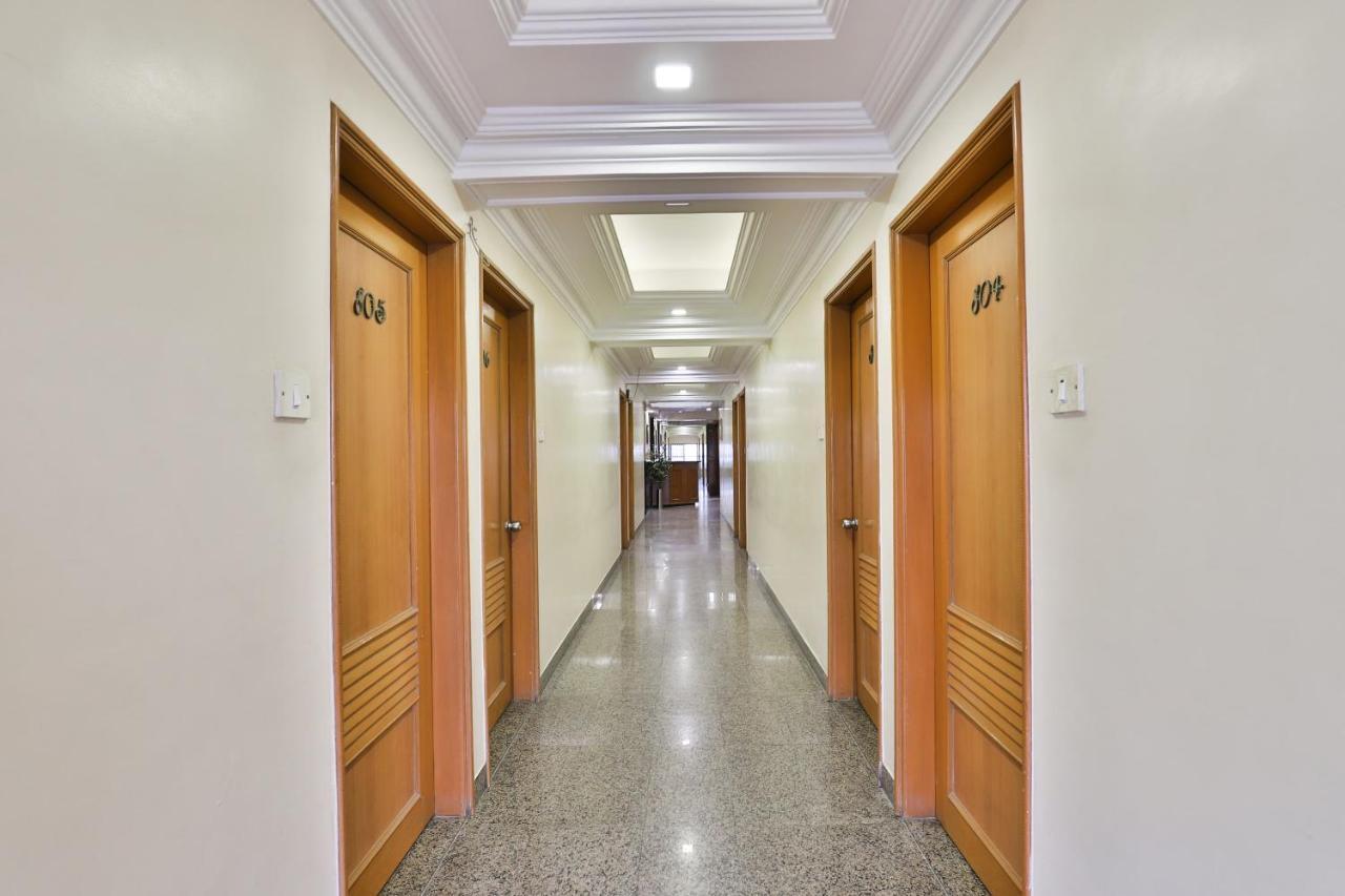 Oyo 17117 Hotel Rainbow Vadodara Esterno foto