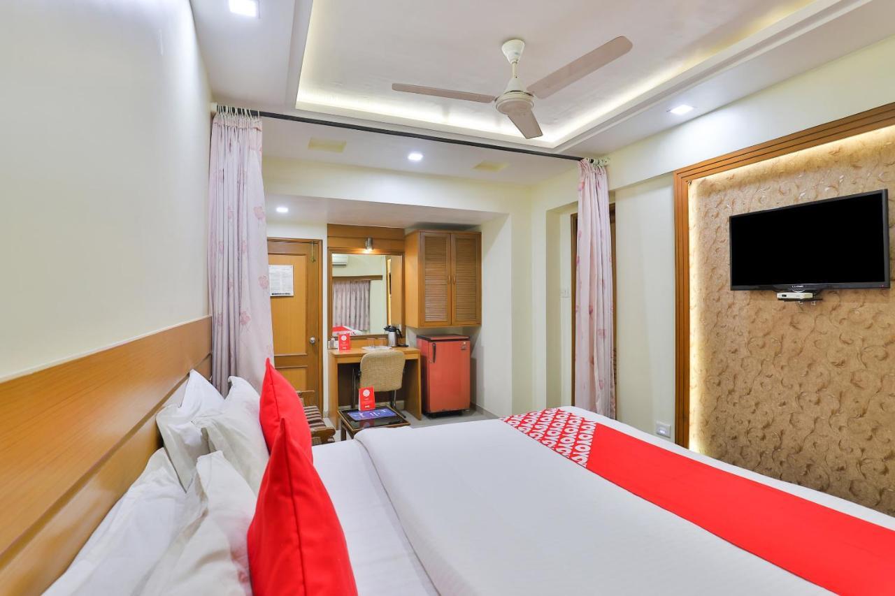 Oyo 17117 Hotel Rainbow Vadodara Esterno foto