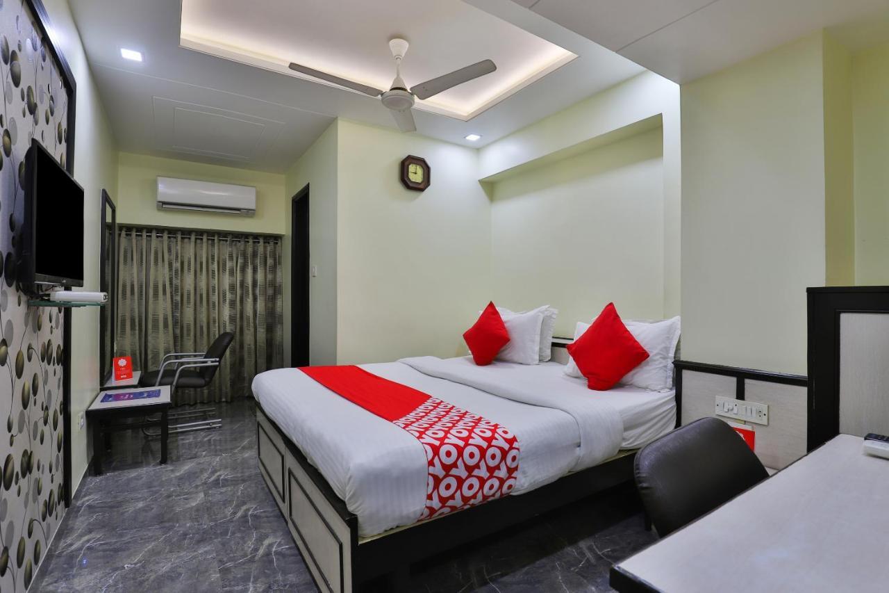 Oyo 17117 Hotel Rainbow Vadodara Esterno foto