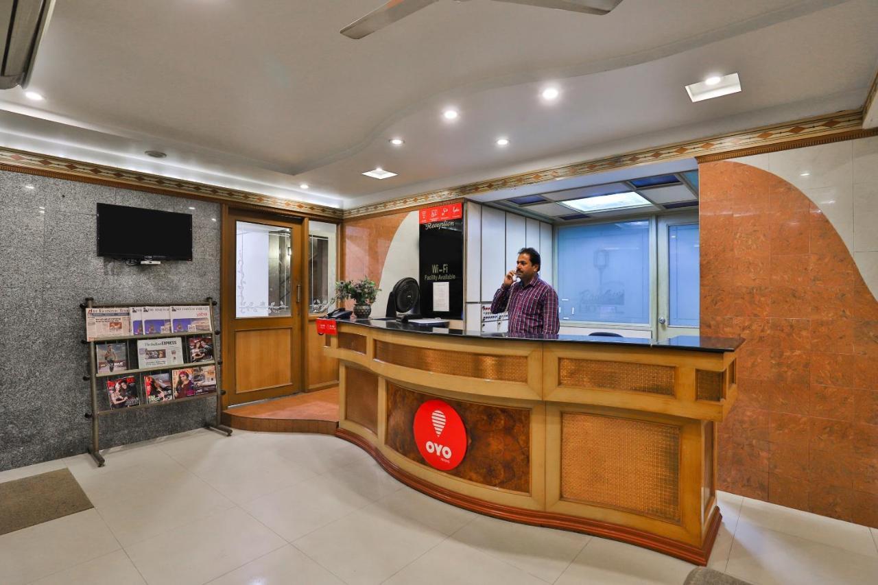 Oyo 17117 Hotel Rainbow Vadodara Esterno foto