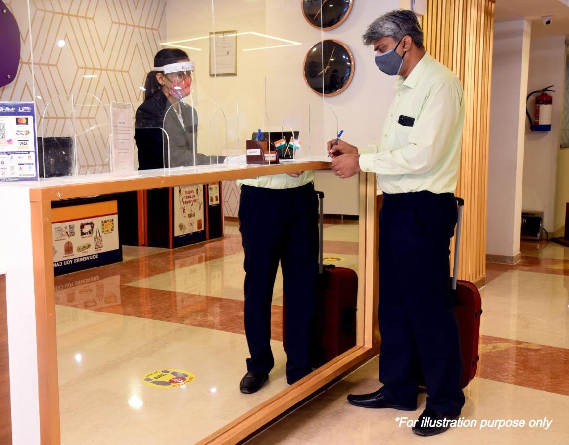 Oyo 17117 Hotel Rainbow Vadodara Esterno foto